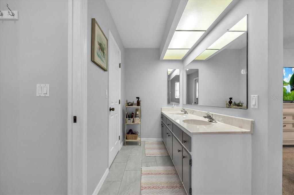 En Venta: $425,000 (3 camas, 2 baños, 2030 Pies cuadrados)