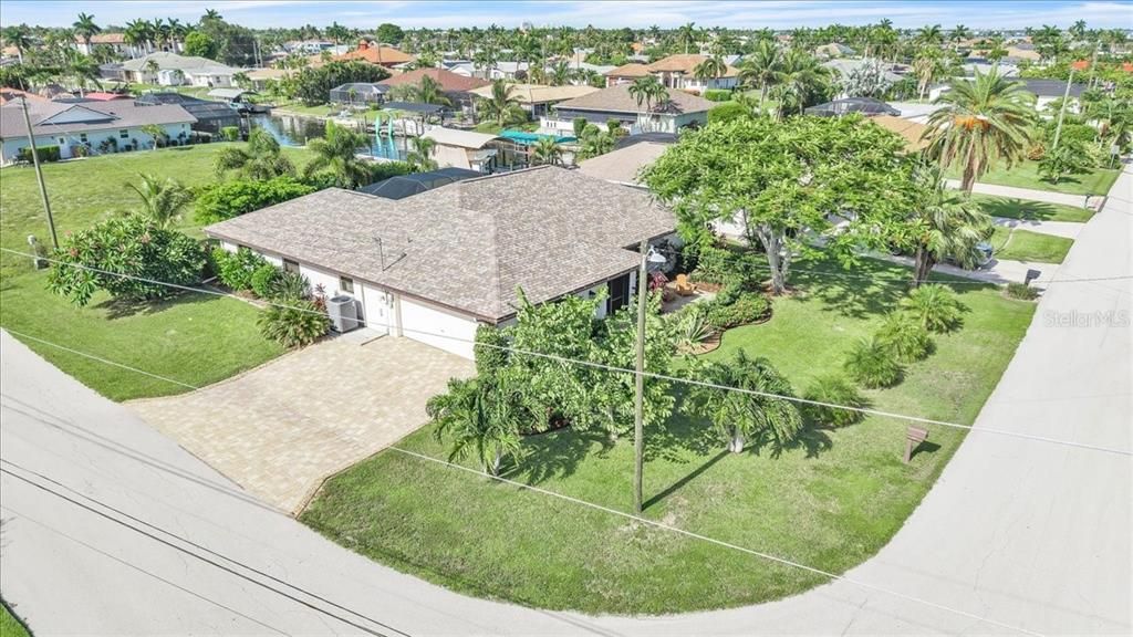 En Venta: $425,000 (3 camas, 2 baños, 2030 Pies cuadrados)