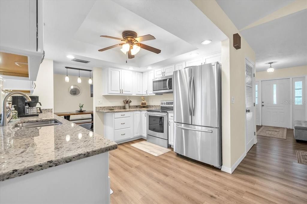 En Venta: $425,000 (3 camas, 2 baños, 2030 Pies cuadrados)