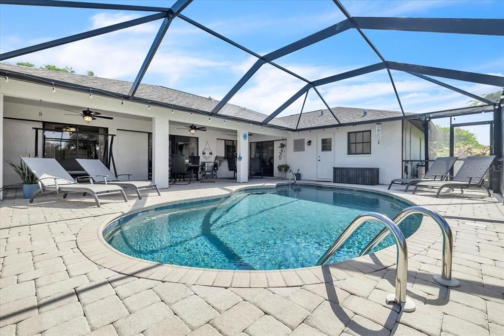 En Venta: $425,000 (3 camas, 2 baños, 2030 Pies cuadrados)
