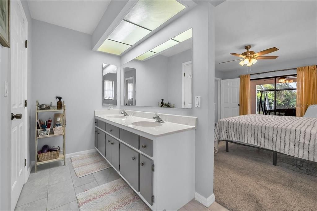 En Venta: $425,000 (3 camas, 2 baños, 2030 Pies cuadrados)