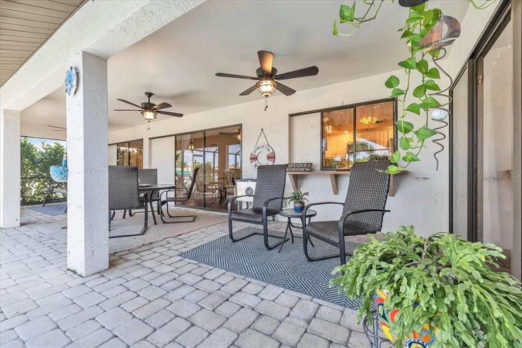 En Venta: $425,000 (3 camas, 2 baños, 2030 Pies cuadrados)