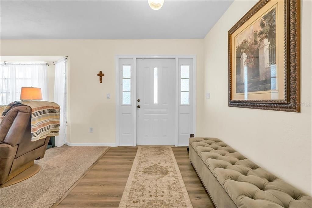 En Venta: $425,000 (3 camas, 2 baños, 2030 Pies cuadrados)
