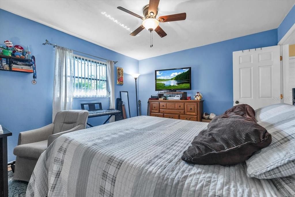 En Venta: $425,000 (3 camas, 2 baños, 2030 Pies cuadrados)