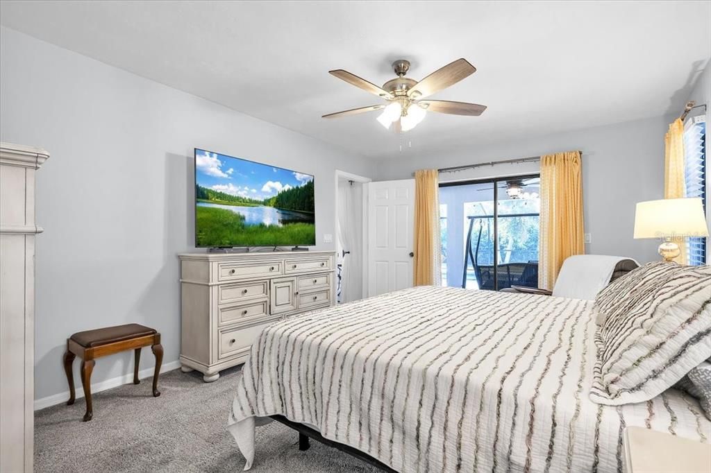 En Venta: $425,000 (3 camas, 2 baños, 2030 Pies cuadrados)
