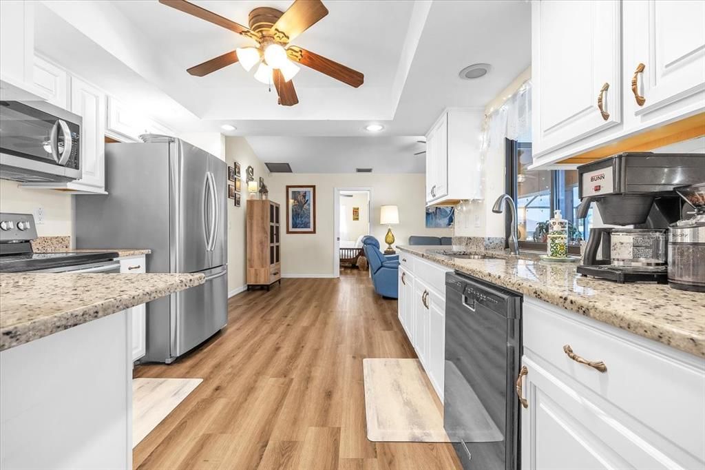 En Venta: $425,000 (3 camas, 2 baños, 2030 Pies cuadrados)