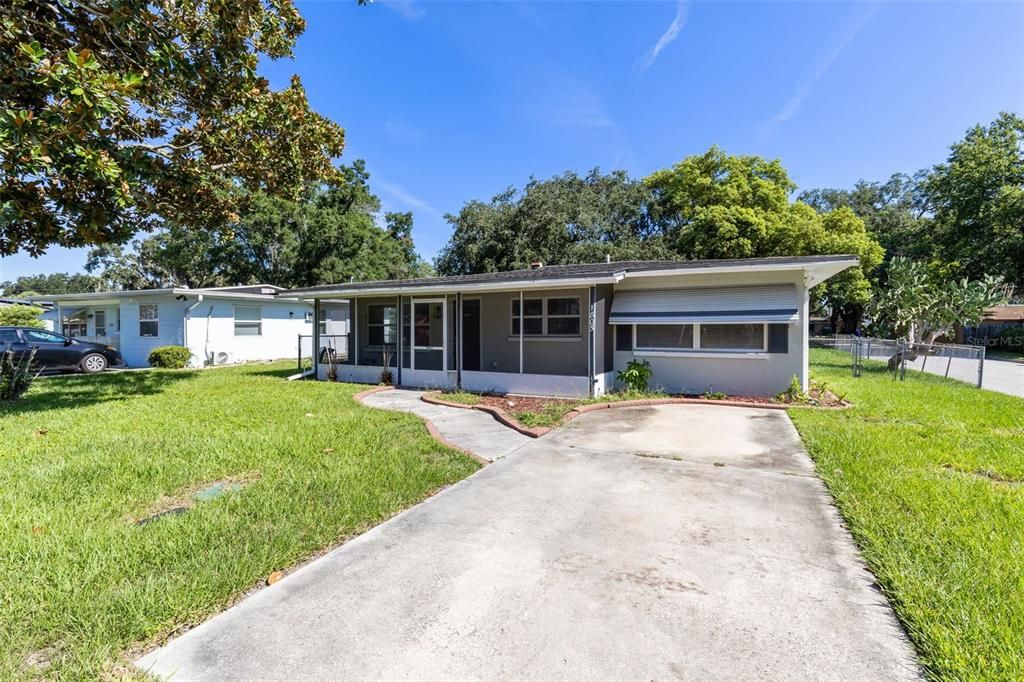 Activo con contrato: $230,000 (3 camas, 1 baños, 1396 Pies cuadrados)