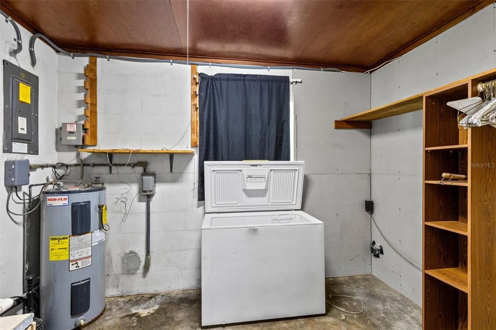 Activo con contrato: $230,000 (3 camas, 1 baños, 1396 Pies cuadrados)