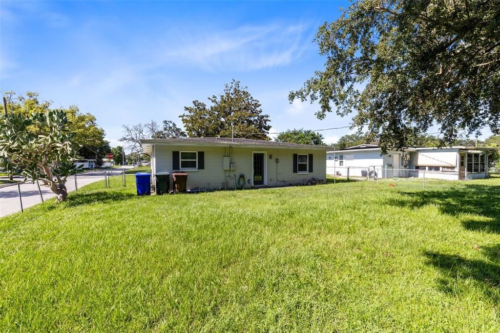 Activo con contrato: $230,000 (3 camas, 1 baños, 1396 Pies cuadrados)