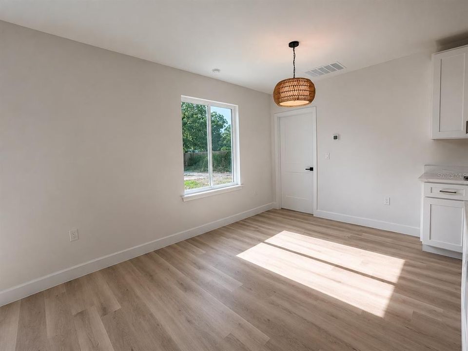 На продажу: $324,900 (4 спален, 2 ванн, 1863 Квадратных фут)