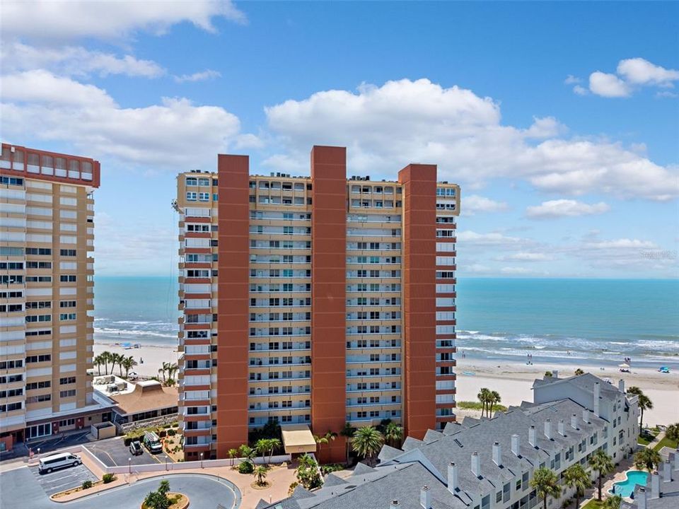 Под контрактом: $622,500 (2 спален, 2 ванн, 1165 Квадратных фут)