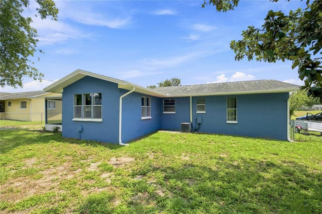 For Sale: $179,900 (2 beds, 1 baths, 1008 Square Feet)