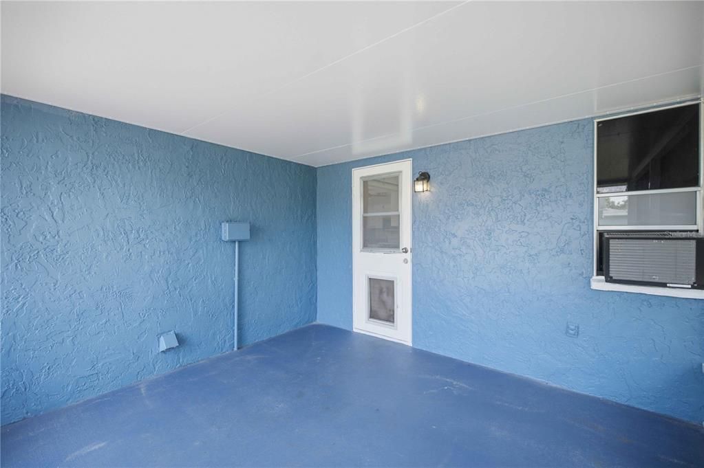 For Sale: $179,900 (2 beds, 1 baths, 1008 Square Feet)