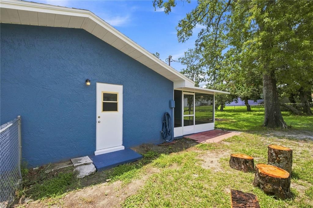 For Sale: $179,900 (2 beds, 1 baths, 1008 Square Feet)