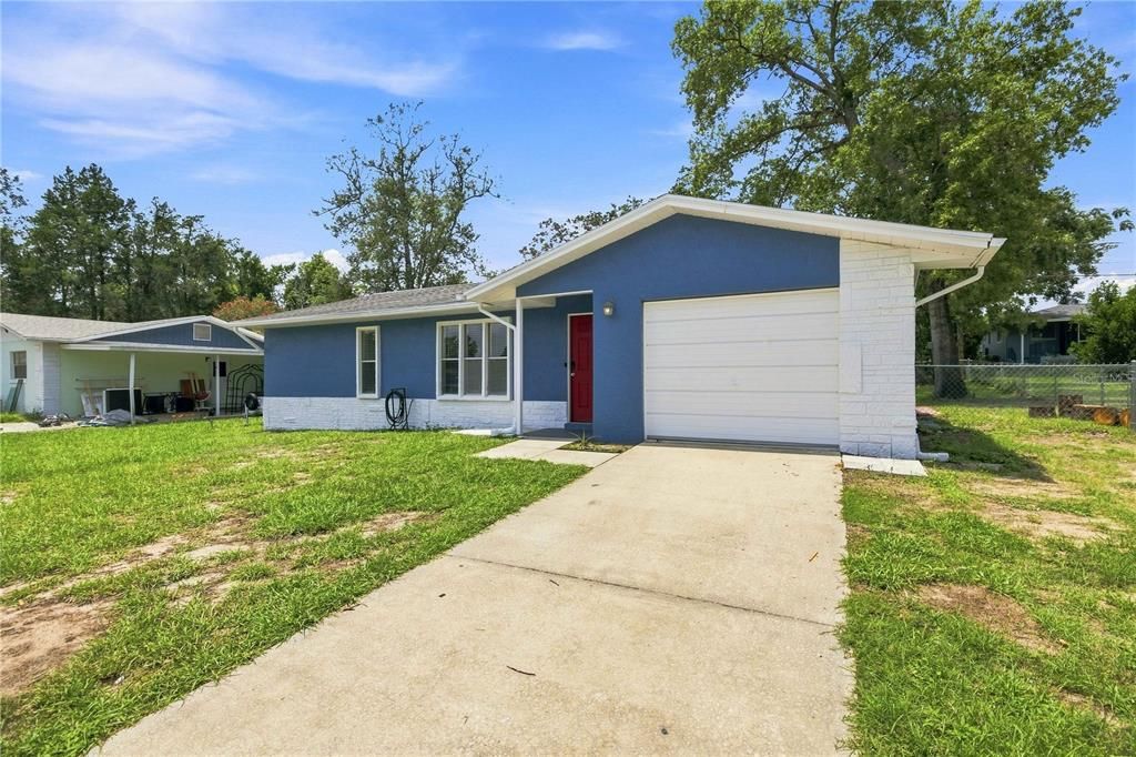 For Sale: $179,900 (2 beds, 1 baths, 1008 Square Feet)