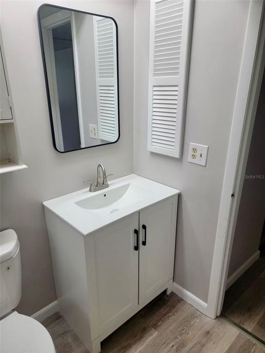 For Sale: $179,900 (2 beds, 1 baths, 1008 Square Feet)