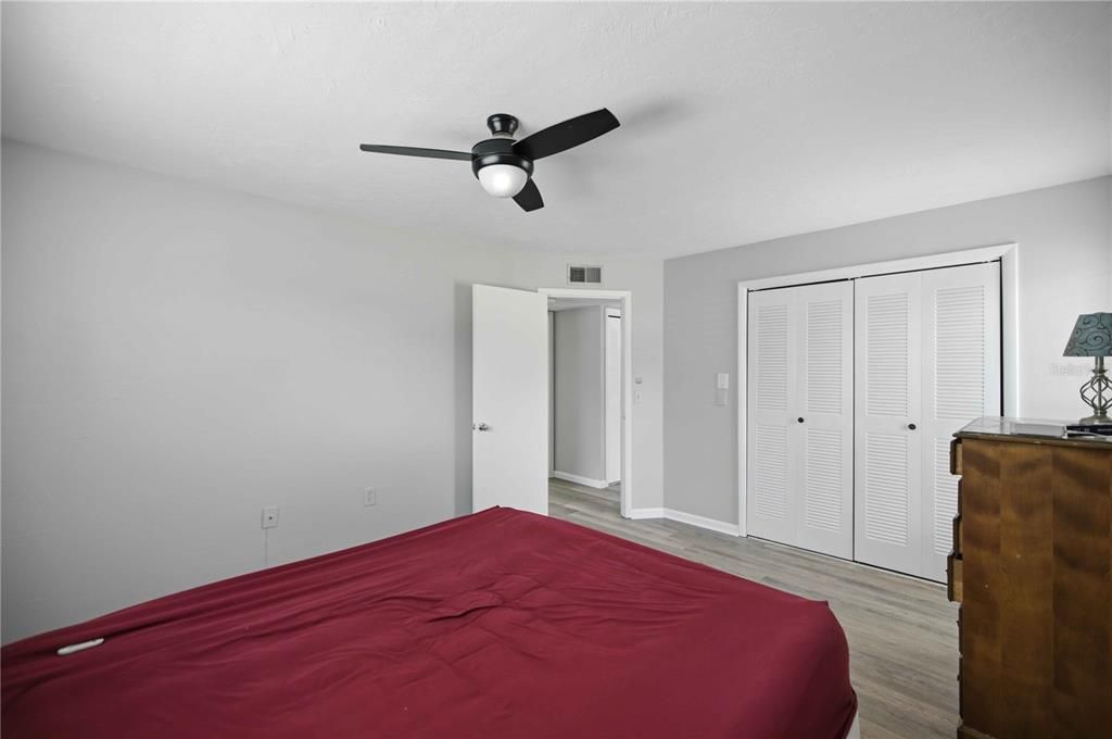 For Sale: $179,900 (2 beds, 1 baths, 1008 Square Feet)