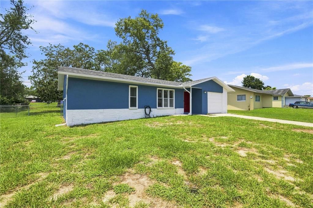 For Sale: $179,900 (2 beds, 1 baths, 1008 Square Feet)