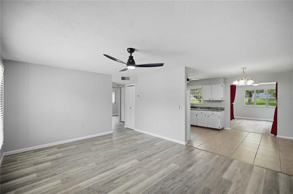 For Sale: $179,900 (2 beds, 1 baths, 1008 Square Feet)