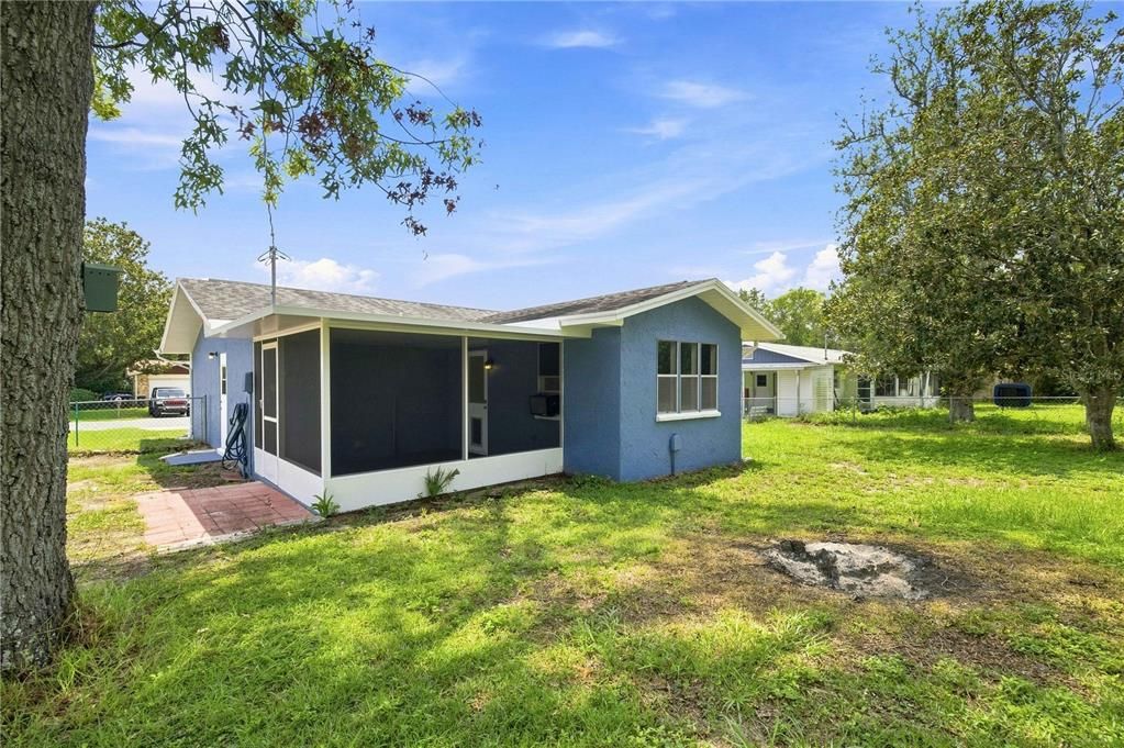 For Sale: $179,900 (2 beds, 1 baths, 1008 Square Feet)