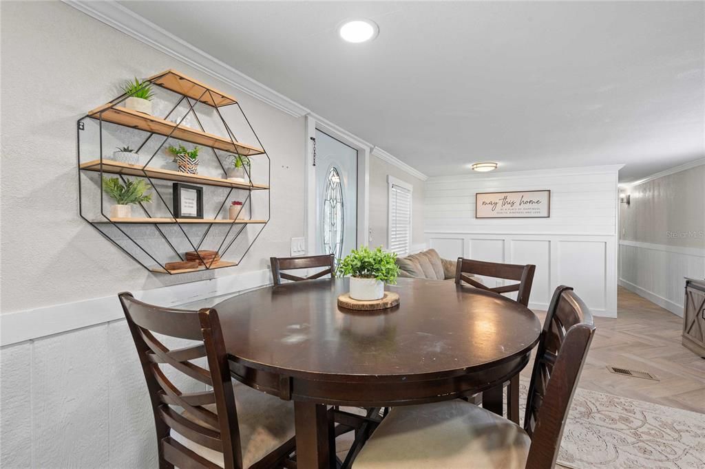 For Sale: $189,900 (2 beds, 1 baths, 576 Square Feet)