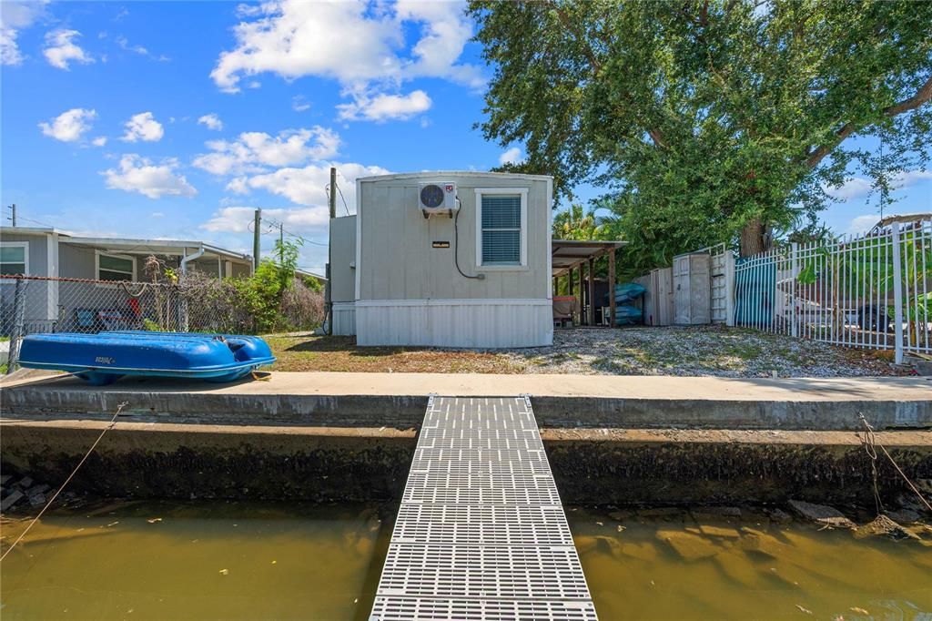 For Sale: $189,900 (2 beds, 1 baths, 576 Square Feet)