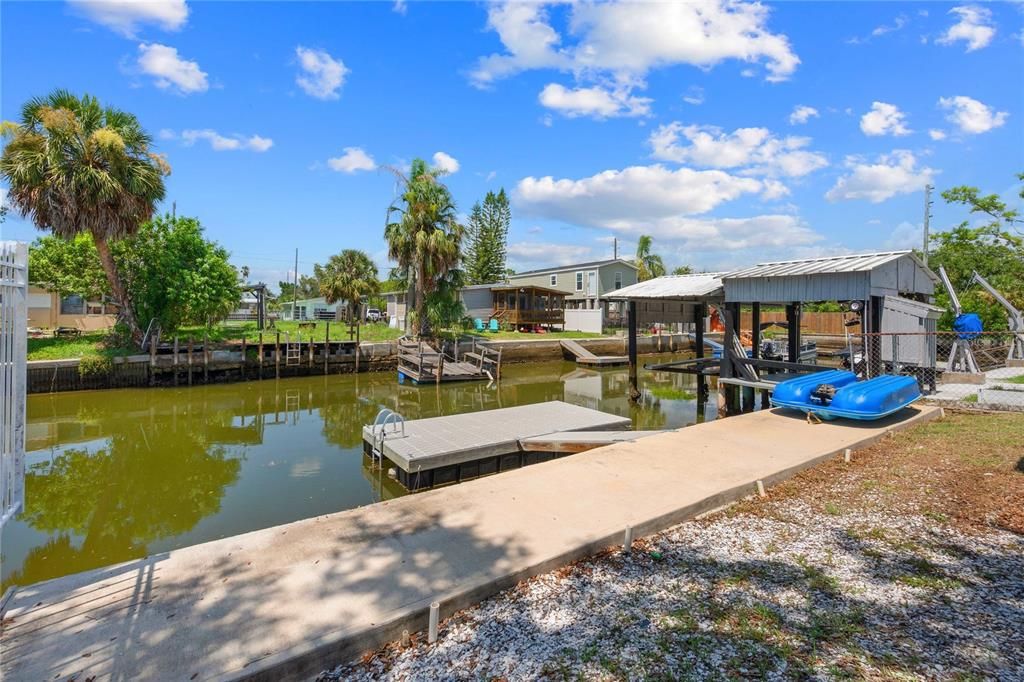 For Sale: $189,900 (2 beds, 1 baths, 576 Square Feet)