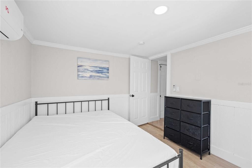 For Sale: $189,900 (2 beds, 1 baths, 576 Square Feet)