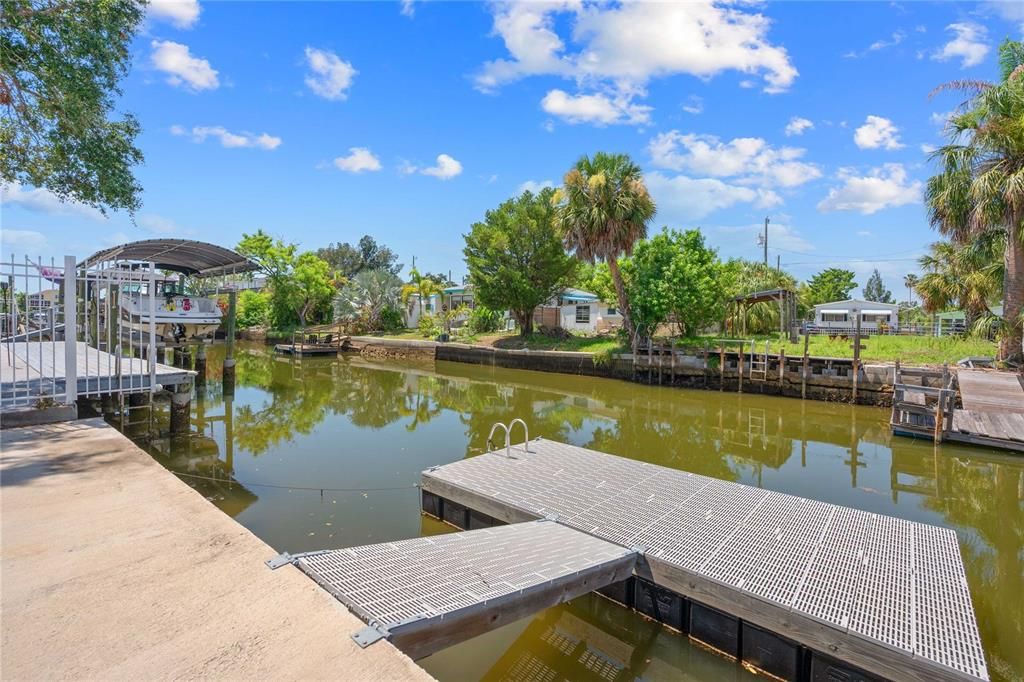 For Sale: $189,900 (2 beds, 1 baths, 576 Square Feet)