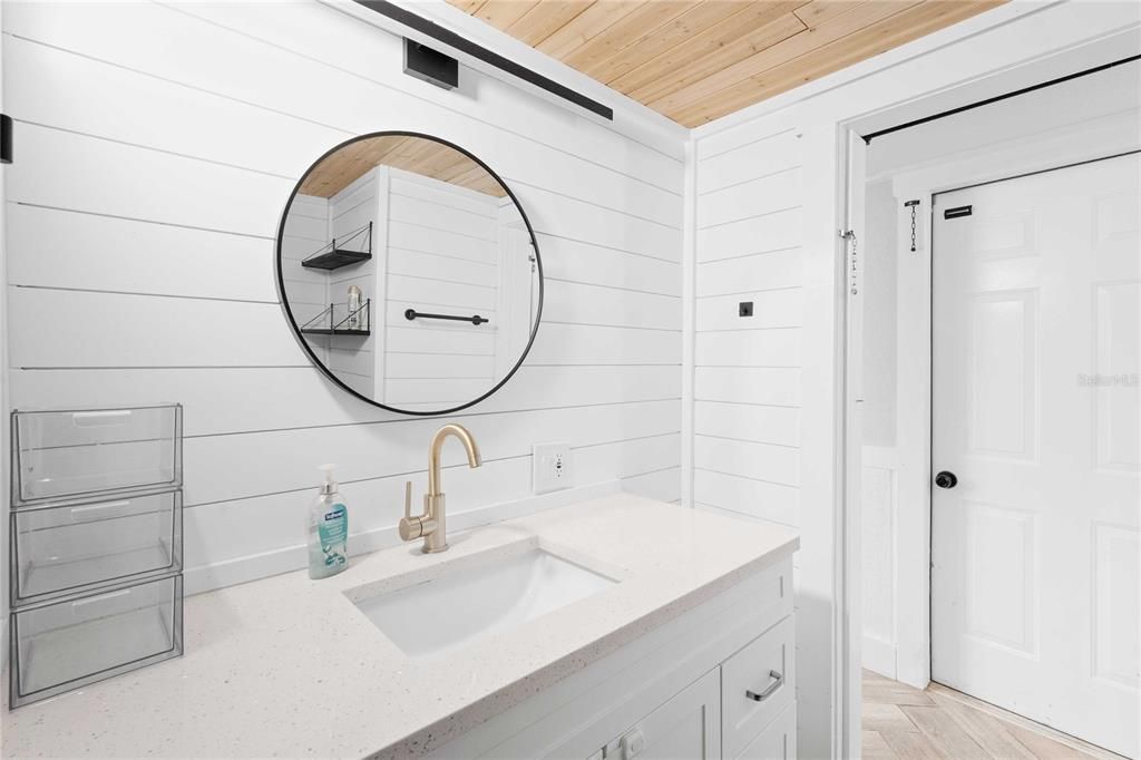 For Sale: $189,900 (2 beds, 1 baths, 576 Square Feet)