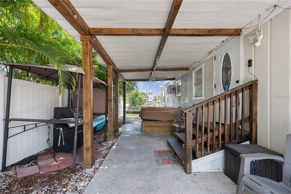 For Sale: $189,900 (2 beds, 1 baths, 576 Square Feet)