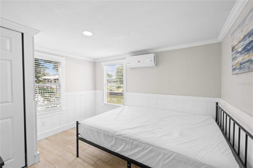 For Sale: $189,900 (2 beds, 1 baths, 576 Square Feet)