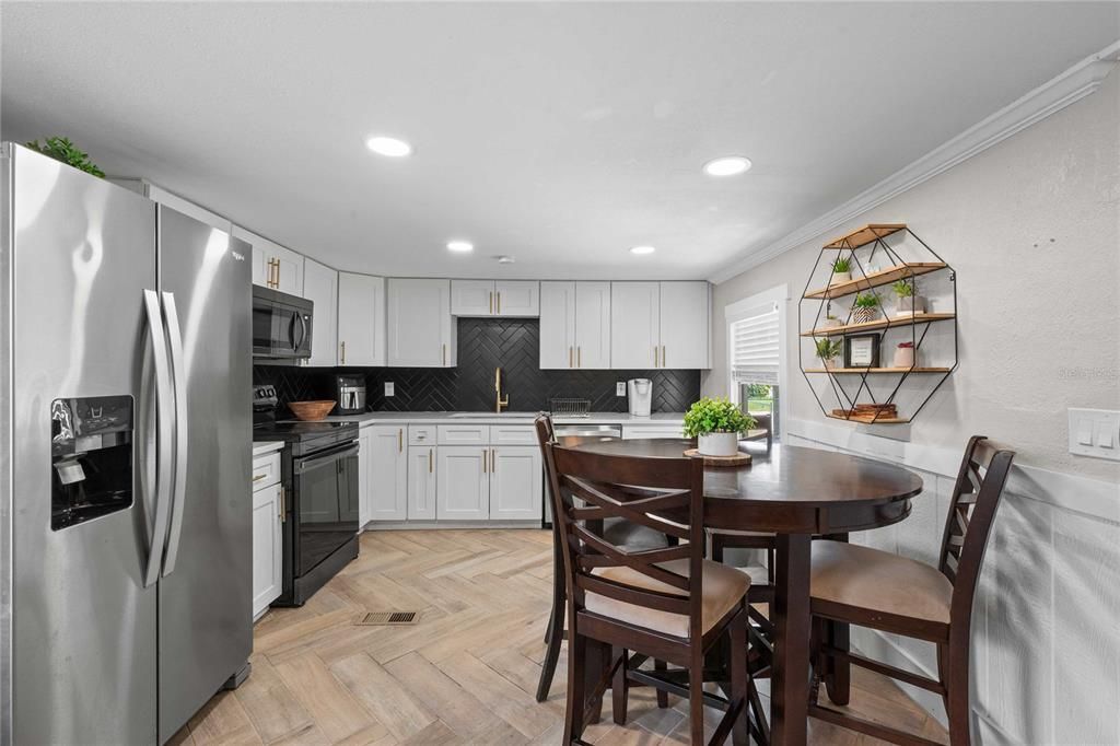 For Sale: $189,900 (2 beds, 1 baths, 576 Square Feet)
