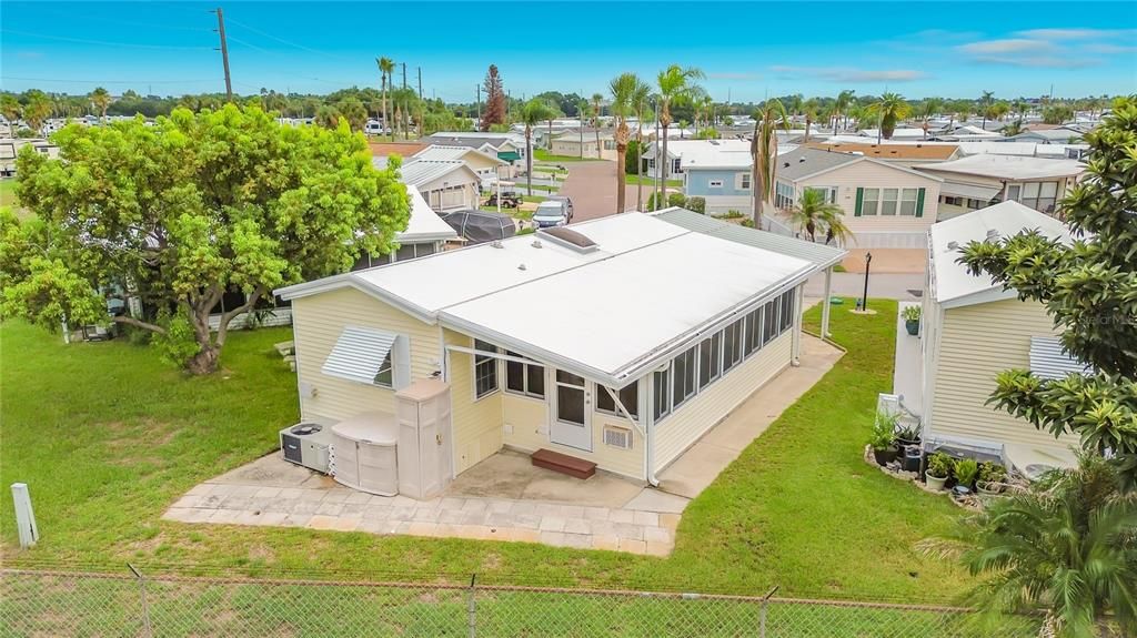 For Sale: $124,900 (1 beds, 1 baths, 659 Square Feet)