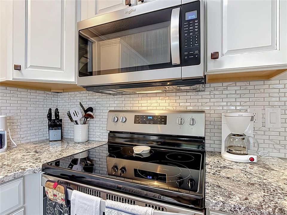 For Sale: $124,900 (1 beds, 1 baths, 659 Square Feet)