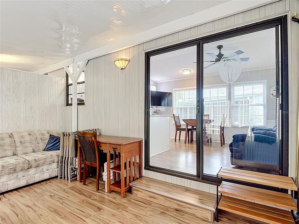 For Sale: $124,900 (1 beds, 1 baths, 659 Square Feet)