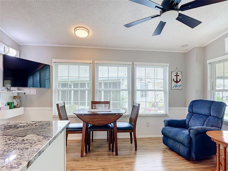 For Sale: $124,900 (1 beds, 1 baths, 659 Square Feet)