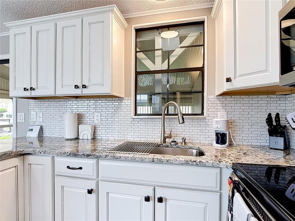 For Sale: $124,900 (1 beds, 1 baths, 659 Square Feet)