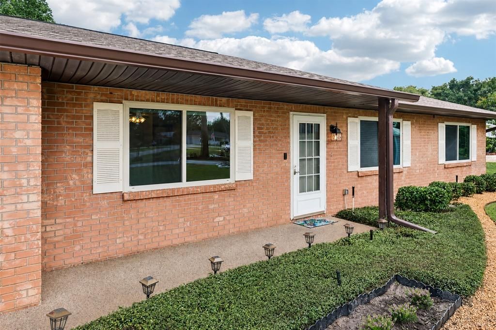 For Sale: $269,000 (2 beds, 3 baths, 2146 Square Feet)