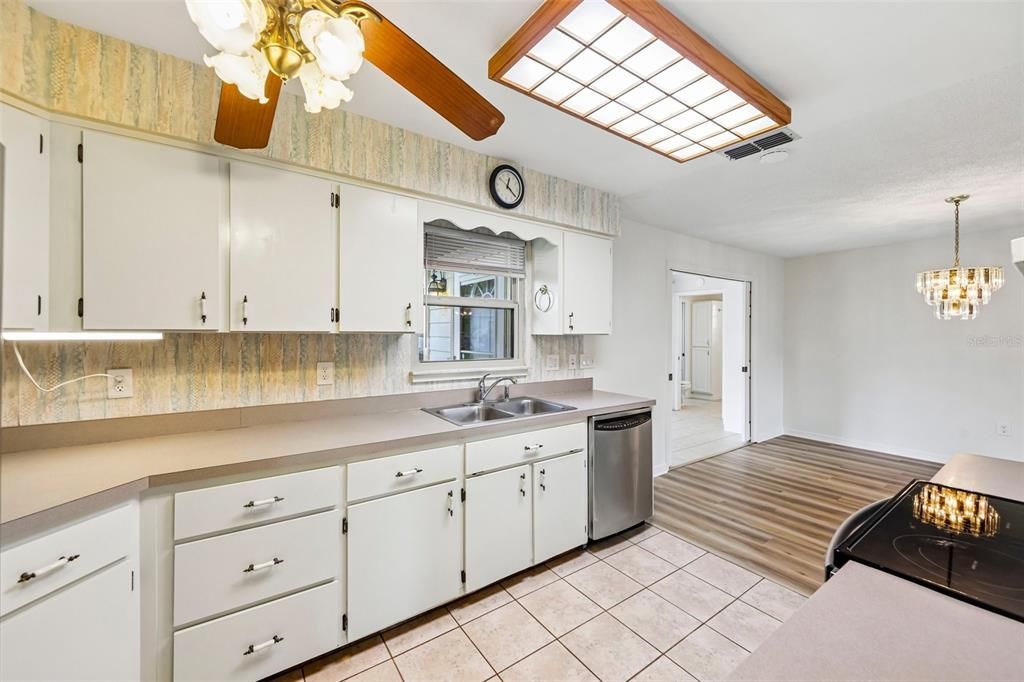 For Sale: $269,000 (2 beds, 3 baths, 2146 Square Feet)