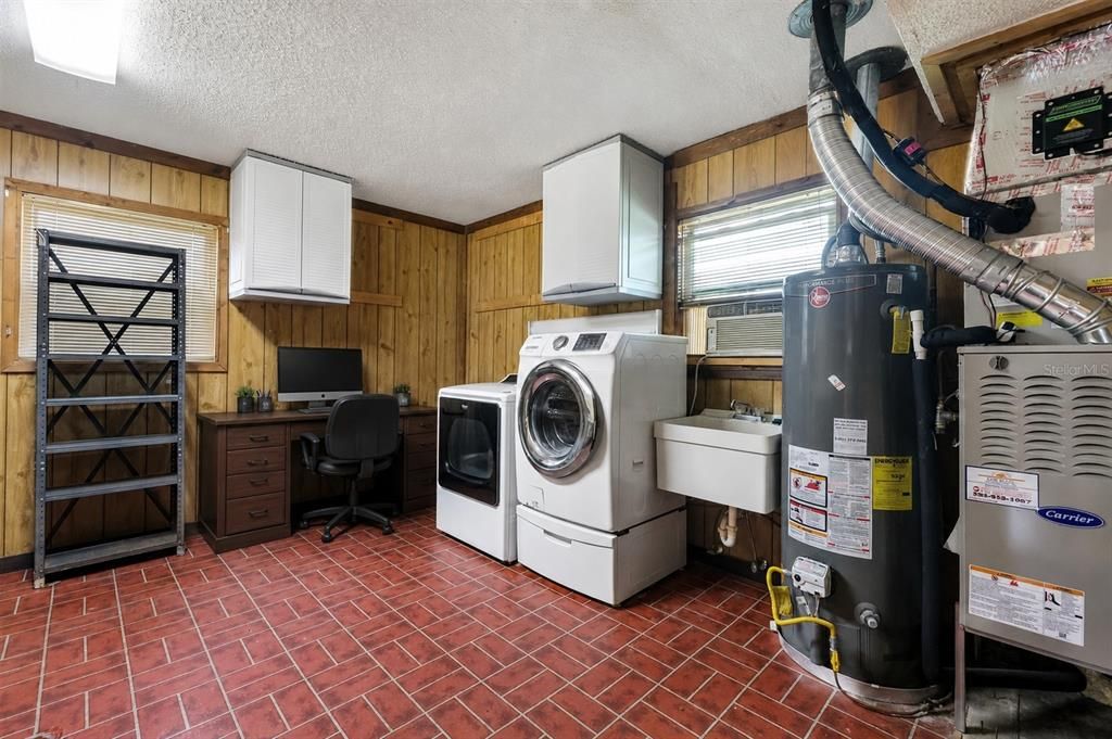 For Sale: $269,000 (2 beds, 3 baths, 2146 Square Feet)