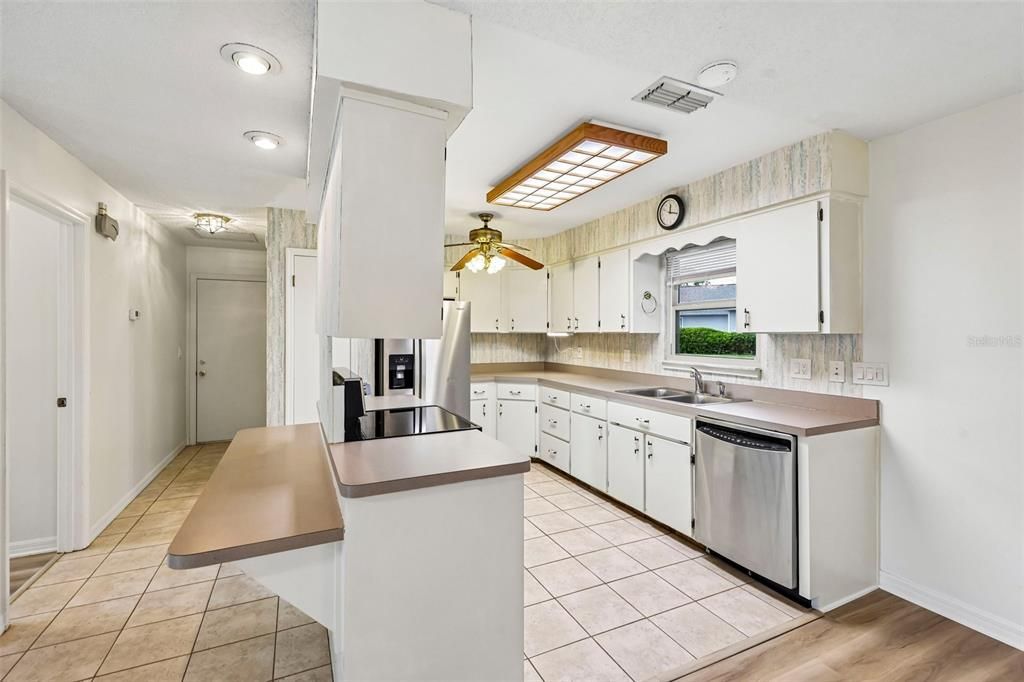 For Sale: $269,000 (2 beds, 3 baths, 2146 Square Feet)