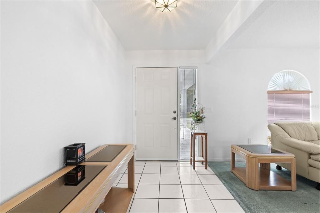 Под контрактом: $299,999 (3 спален, 2 ванн, 1767 Квадратных фут)