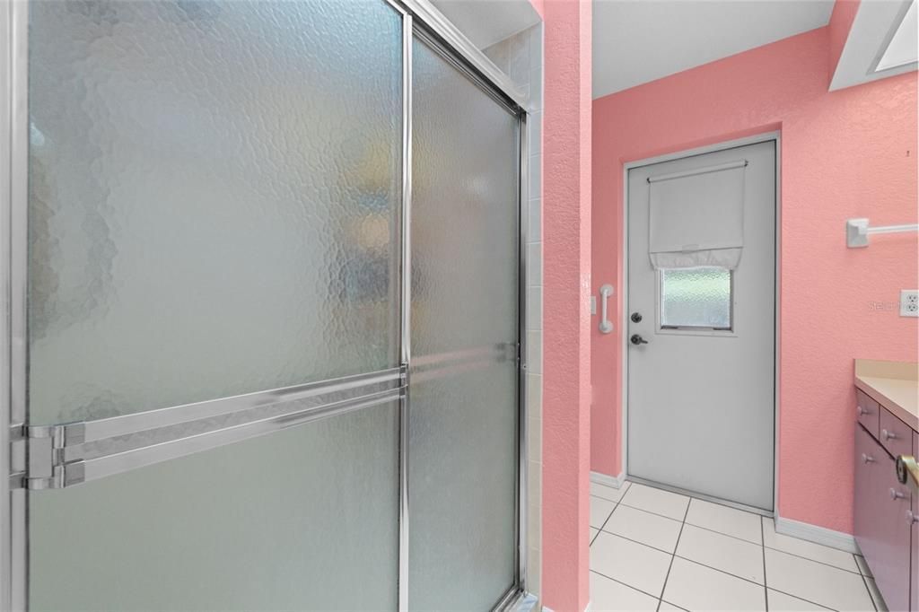 Под контрактом: $299,999 (3 спален, 2 ванн, 1767 Квадратных фут)