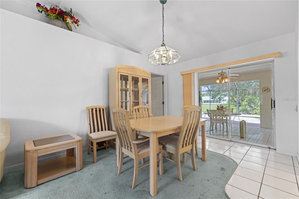 Под контрактом: $299,999 (3 спален, 2 ванн, 1767 Квадратных фут)