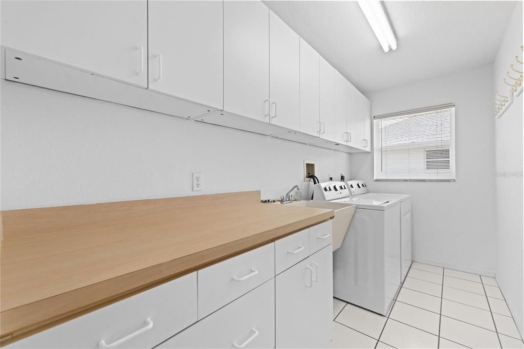 Под контрактом: $299,999 (3 спален, 2 ванн, 1767 Квадратных фут)