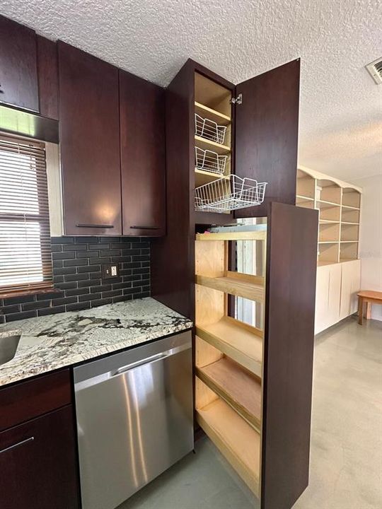 В аренду: $1,850 (3 спален, 2 ванн, 1619 Квадратных фут)