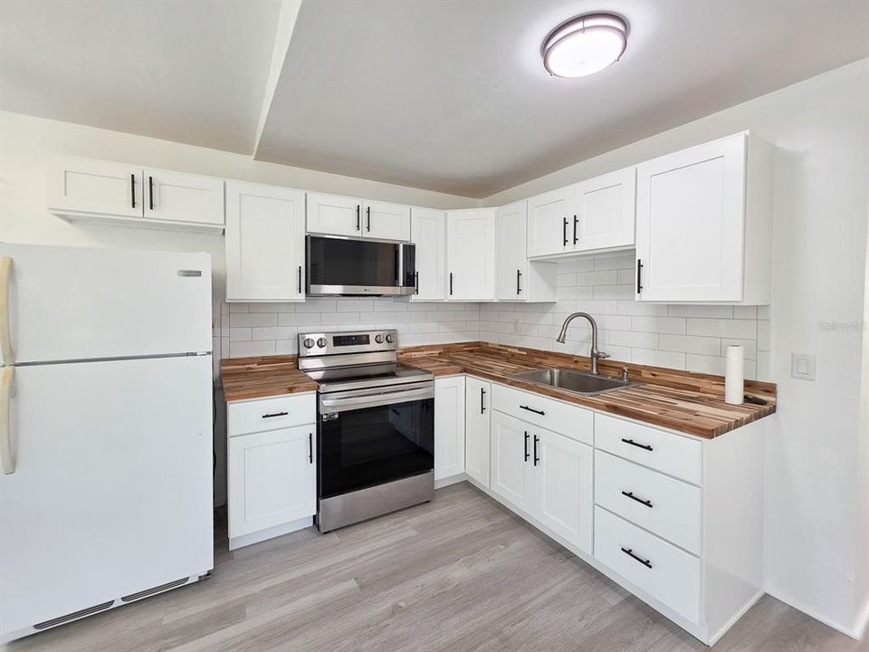 На продажу: $399,000 (2 спален, 2 ванн, 760 Квадратных фут)