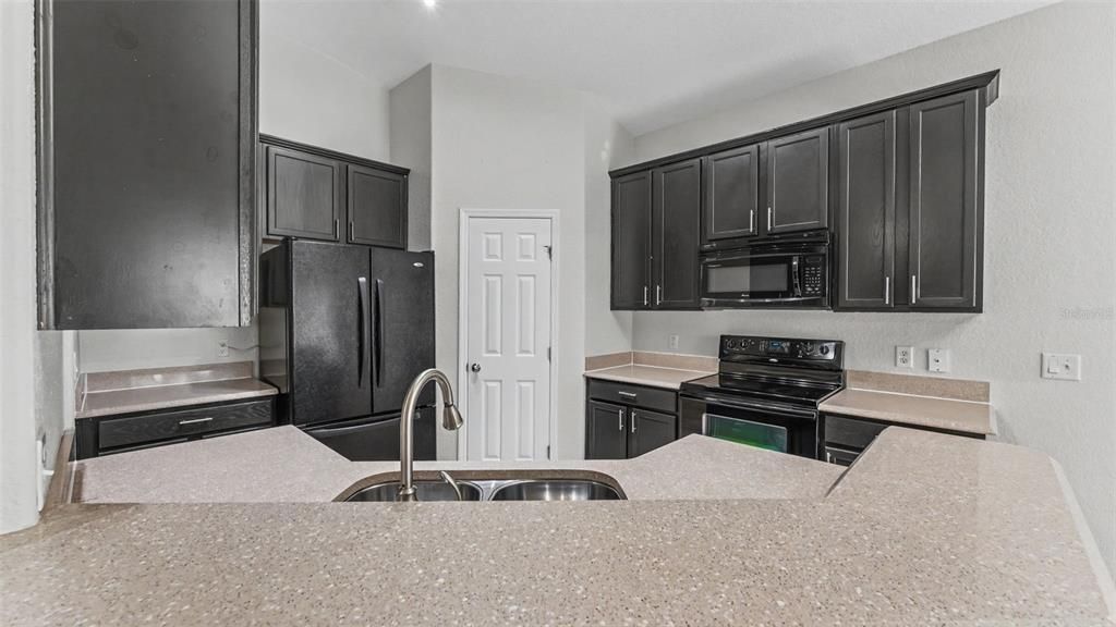 En Venta: $339,900 (4 camas, 2 baños, 2093 Pies cuadrados)