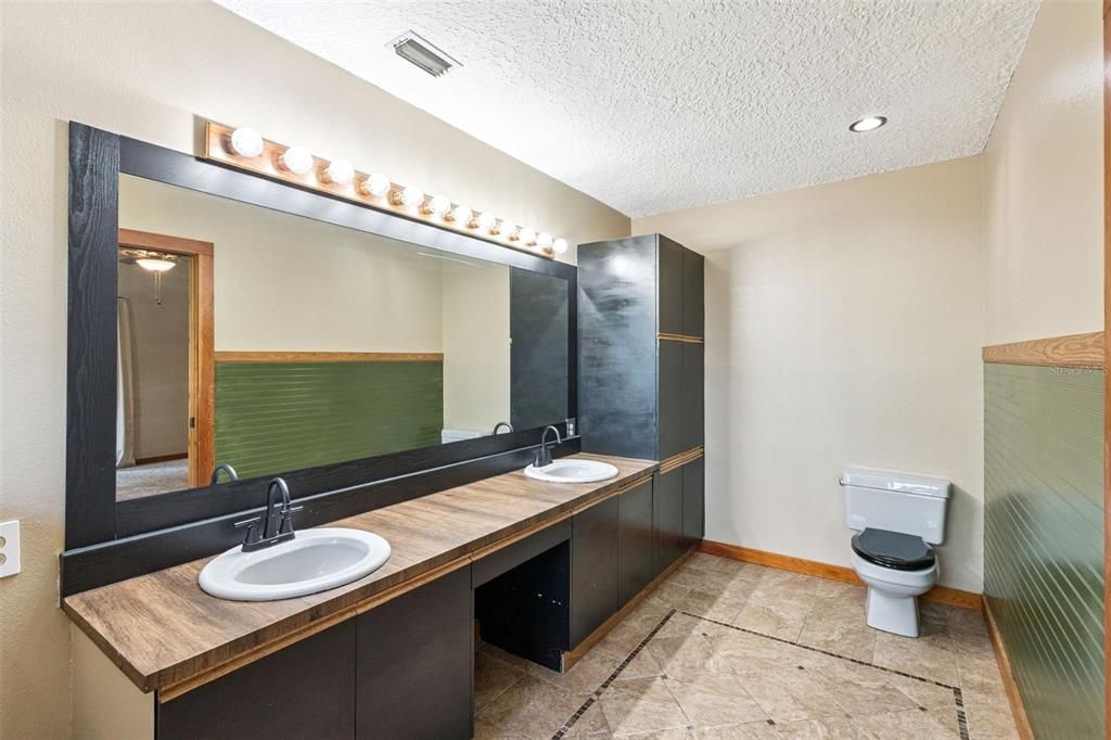 На продажу: $389,000 (3 спален, 2 ванн, 1907 Квадратных фут)
